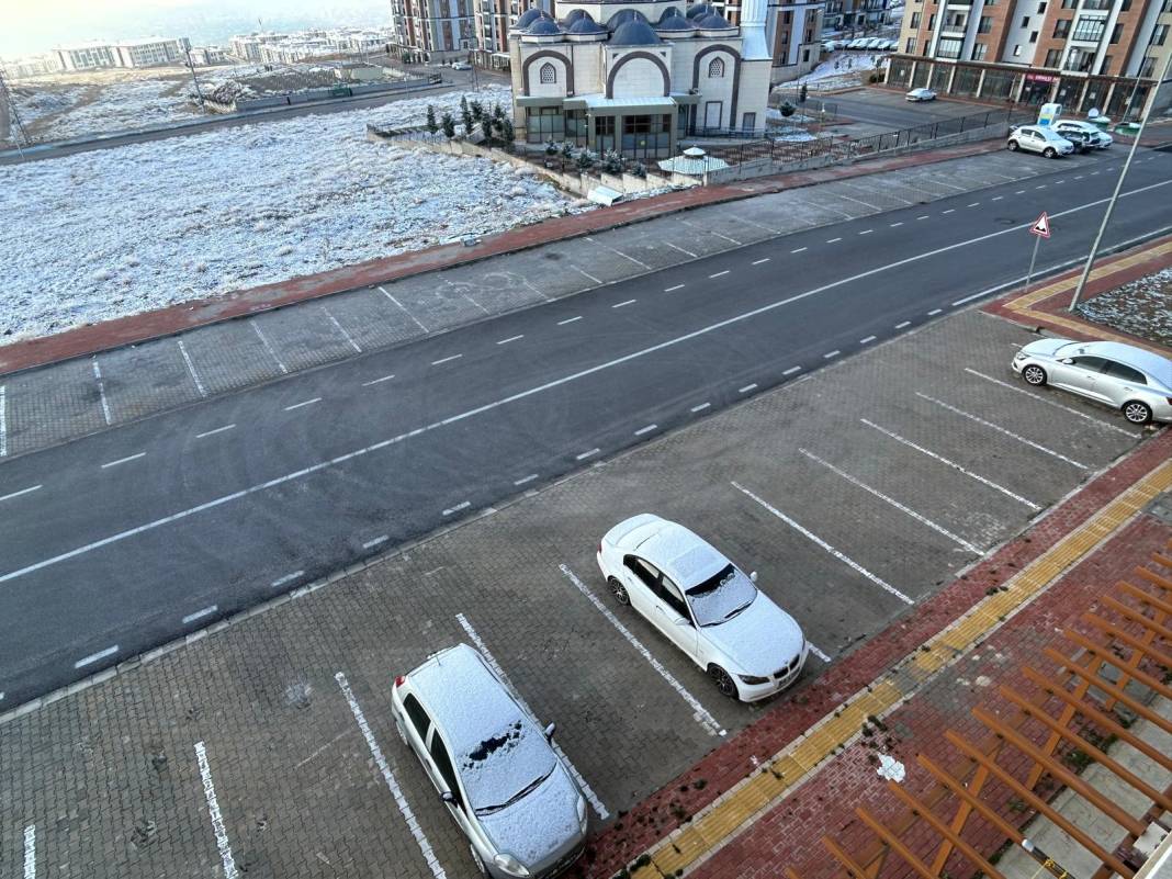 Konya’nın merkezine 11 Nisan’da kar sürprizi 3